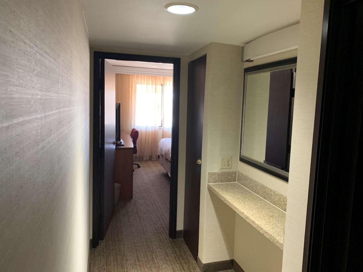 Radisson Hotel Detroit-Farmington Hills Eksteriør bilde